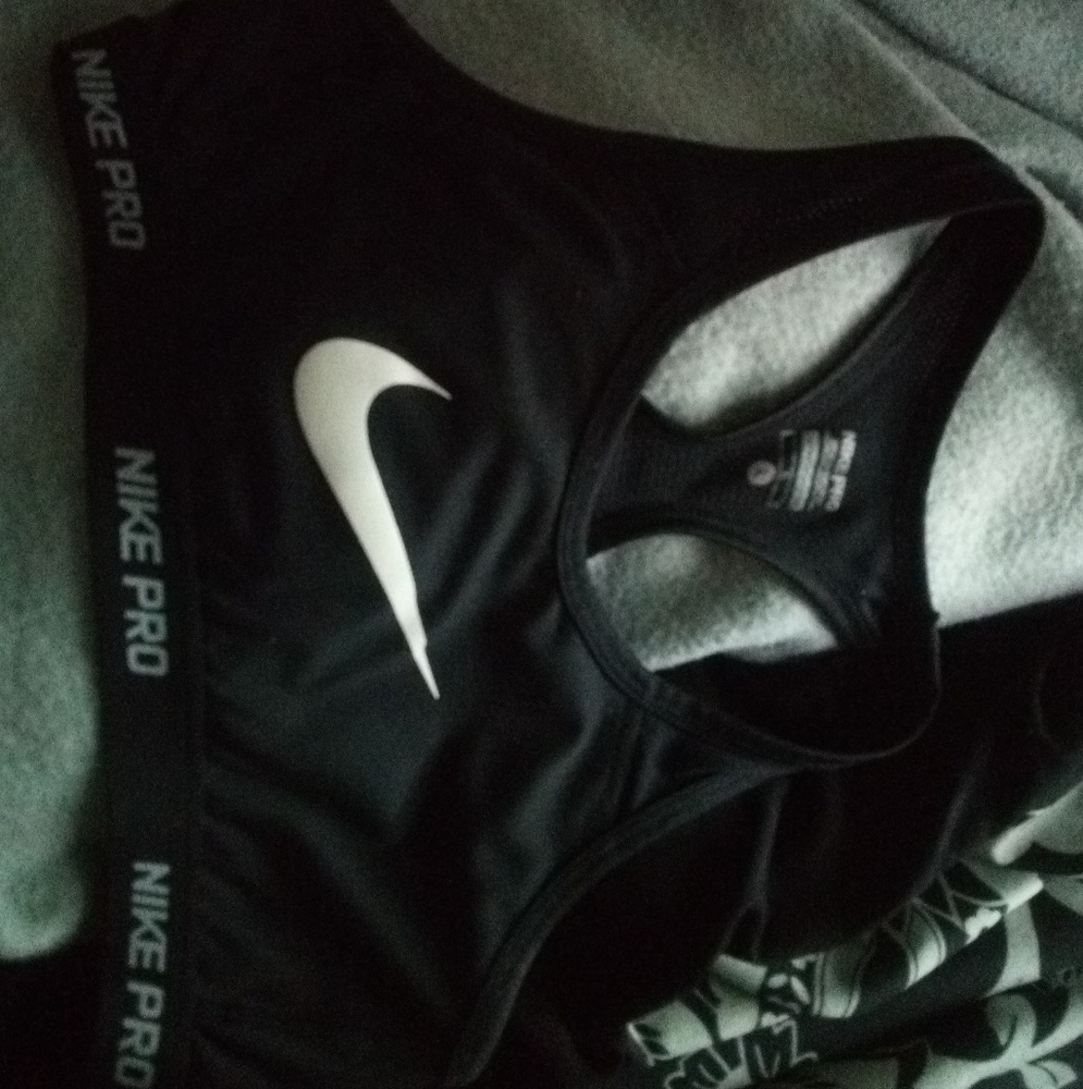 Nike pro sports bra